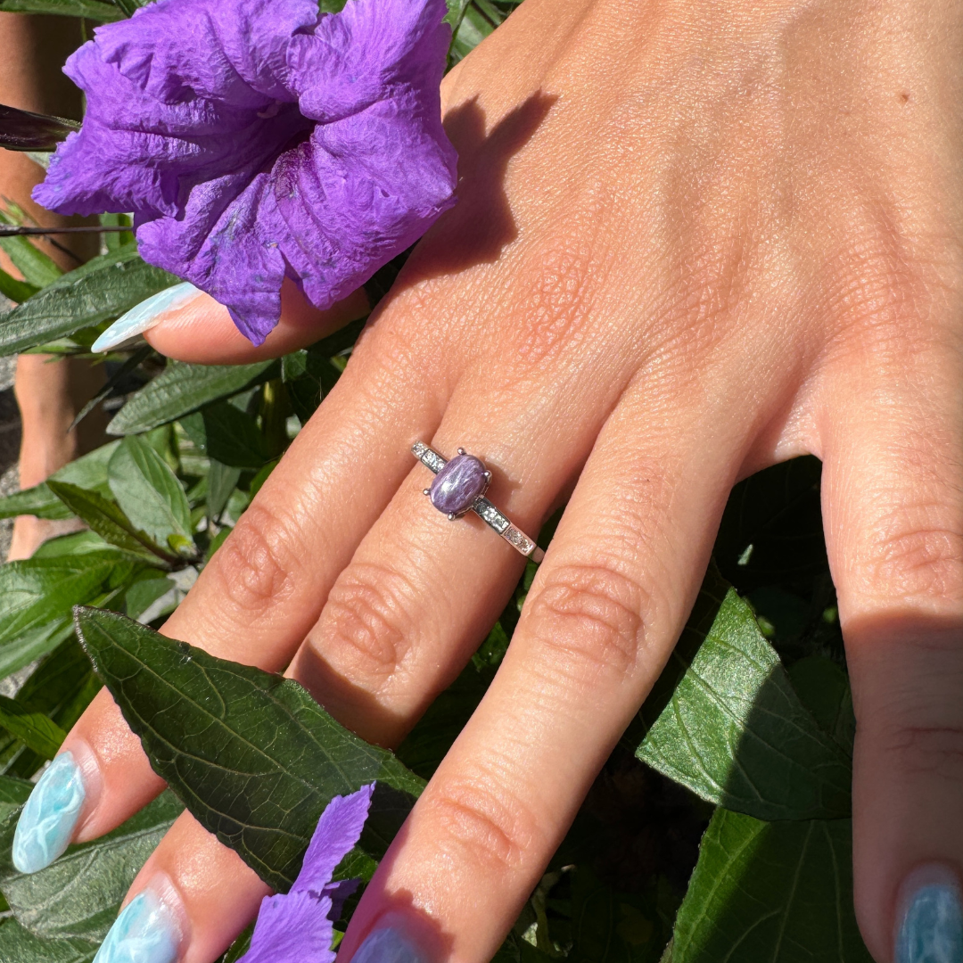 Anello con Charoite