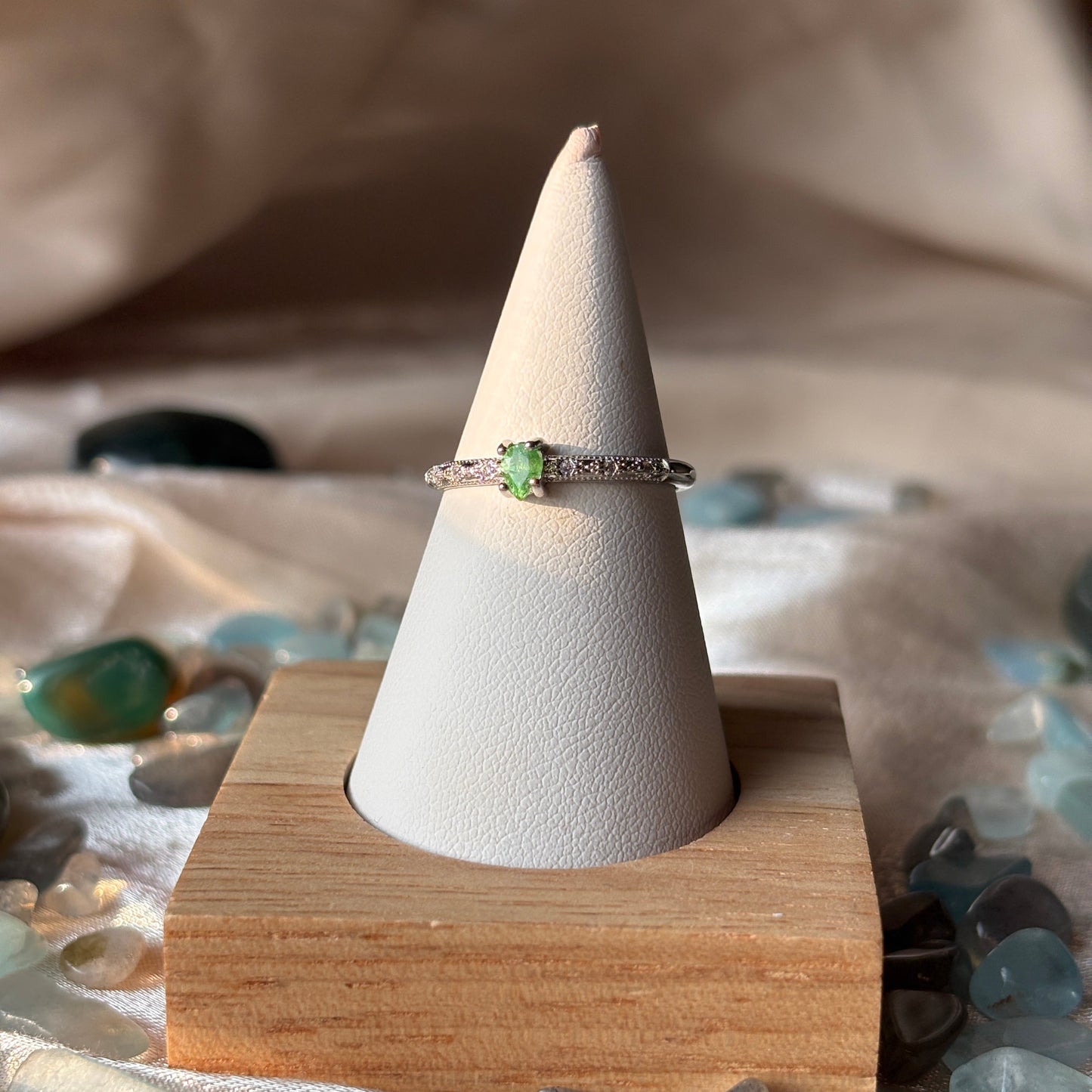 Anello con Tsavorite