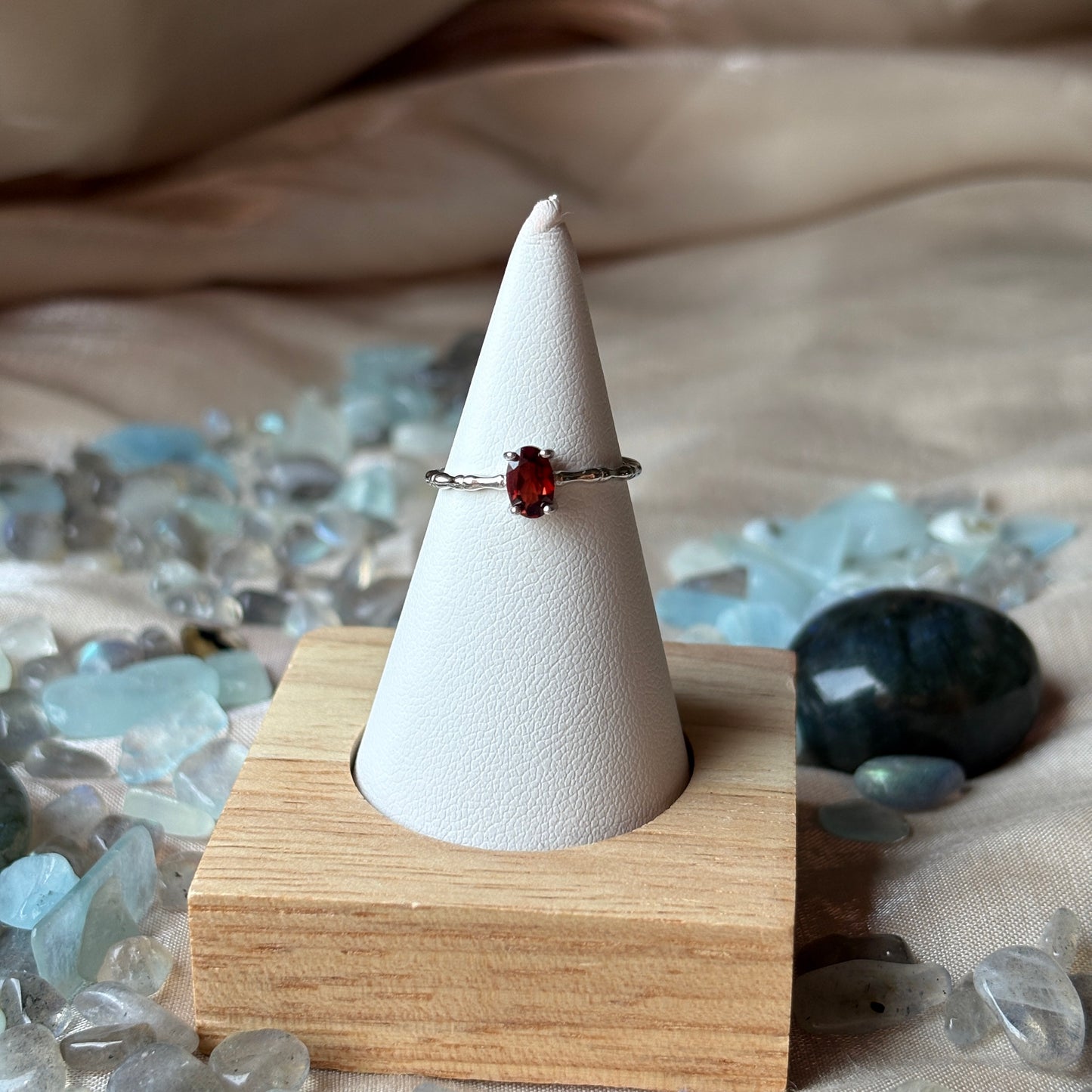 Anello con Granato 925