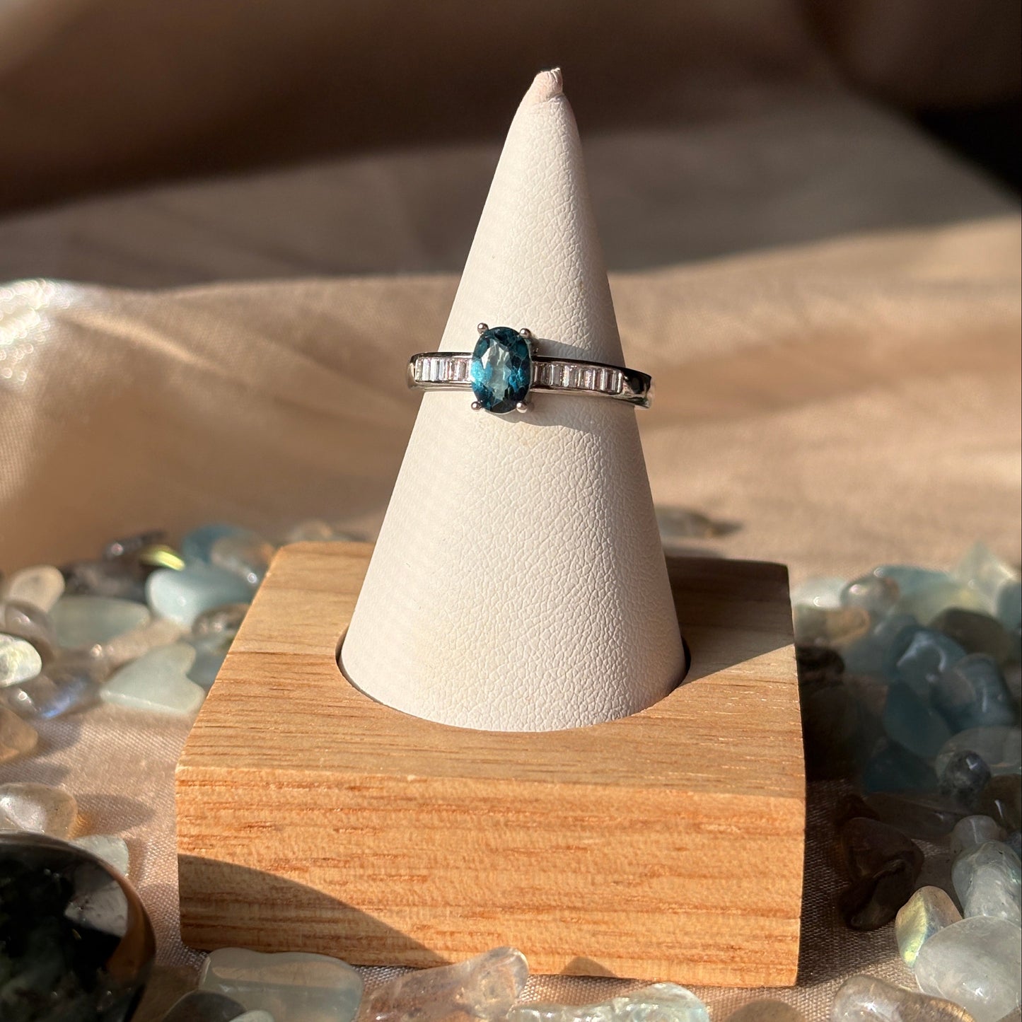 Anello con Topazio