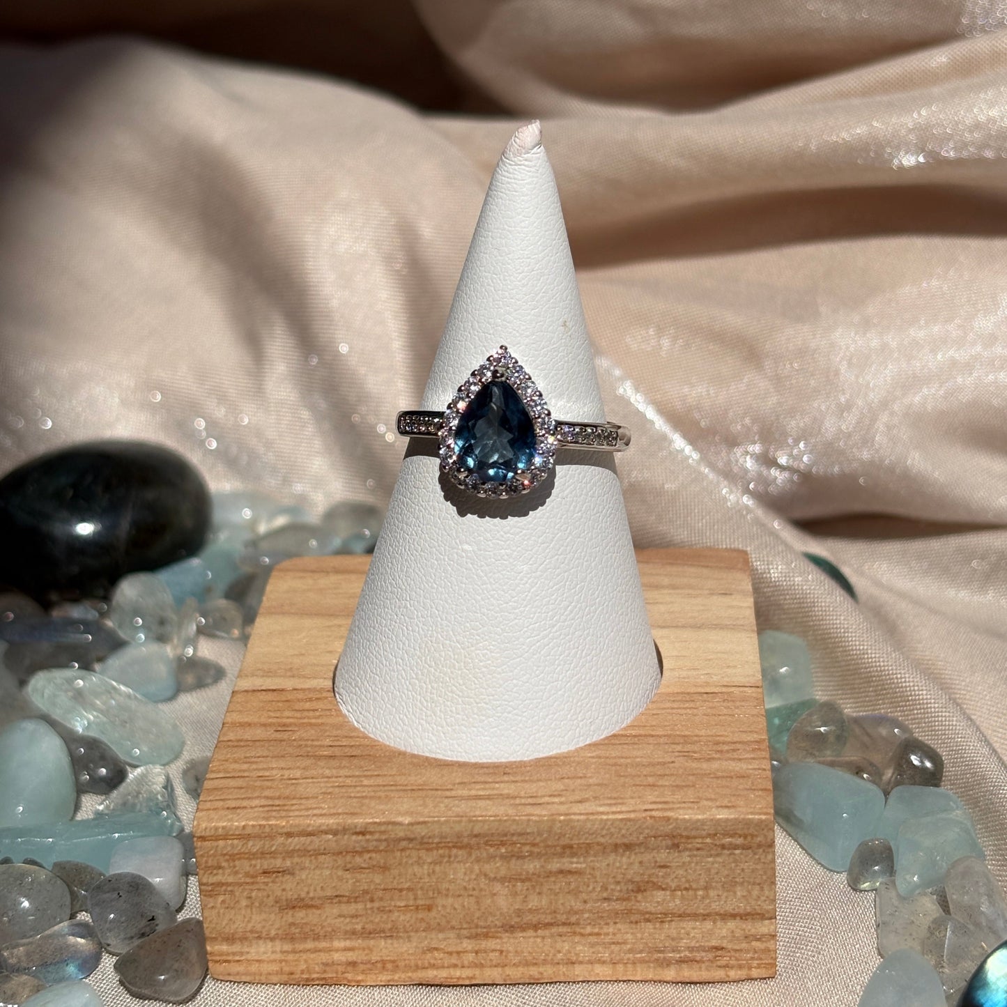 Anello con Topazio