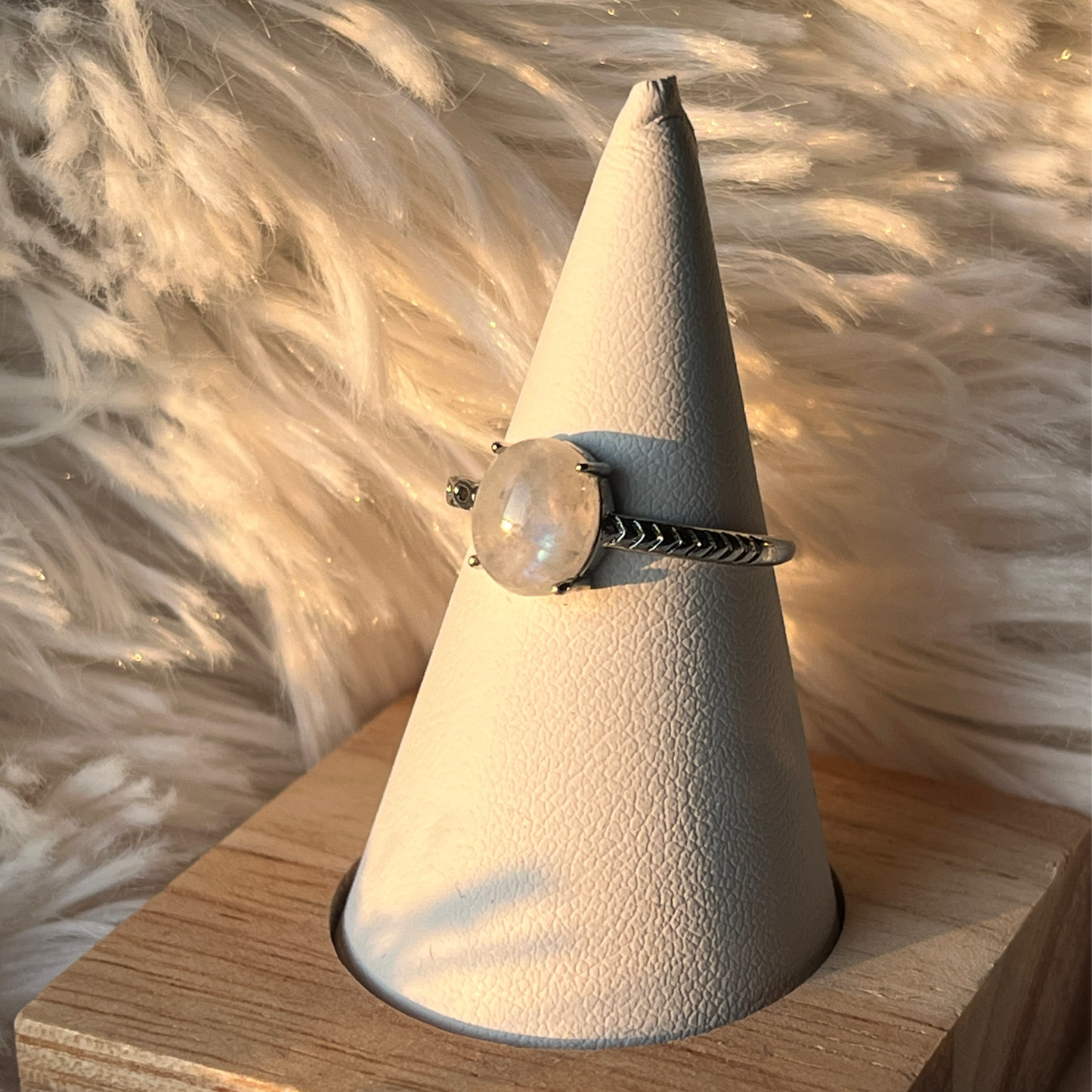 Anello con Labradorite Bianca