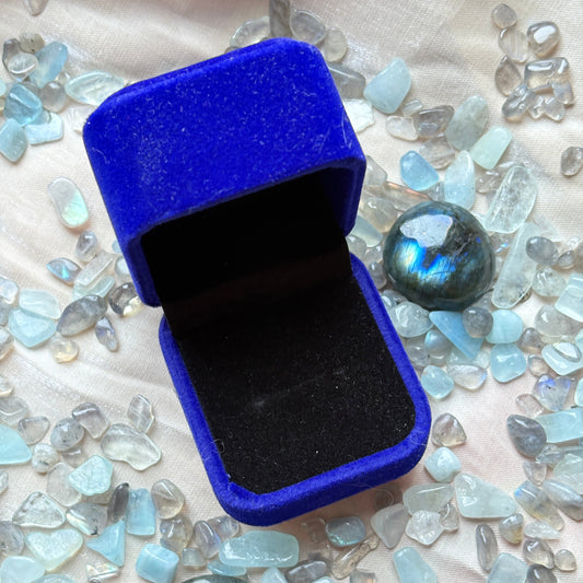 Scatolina quadrata per anelli