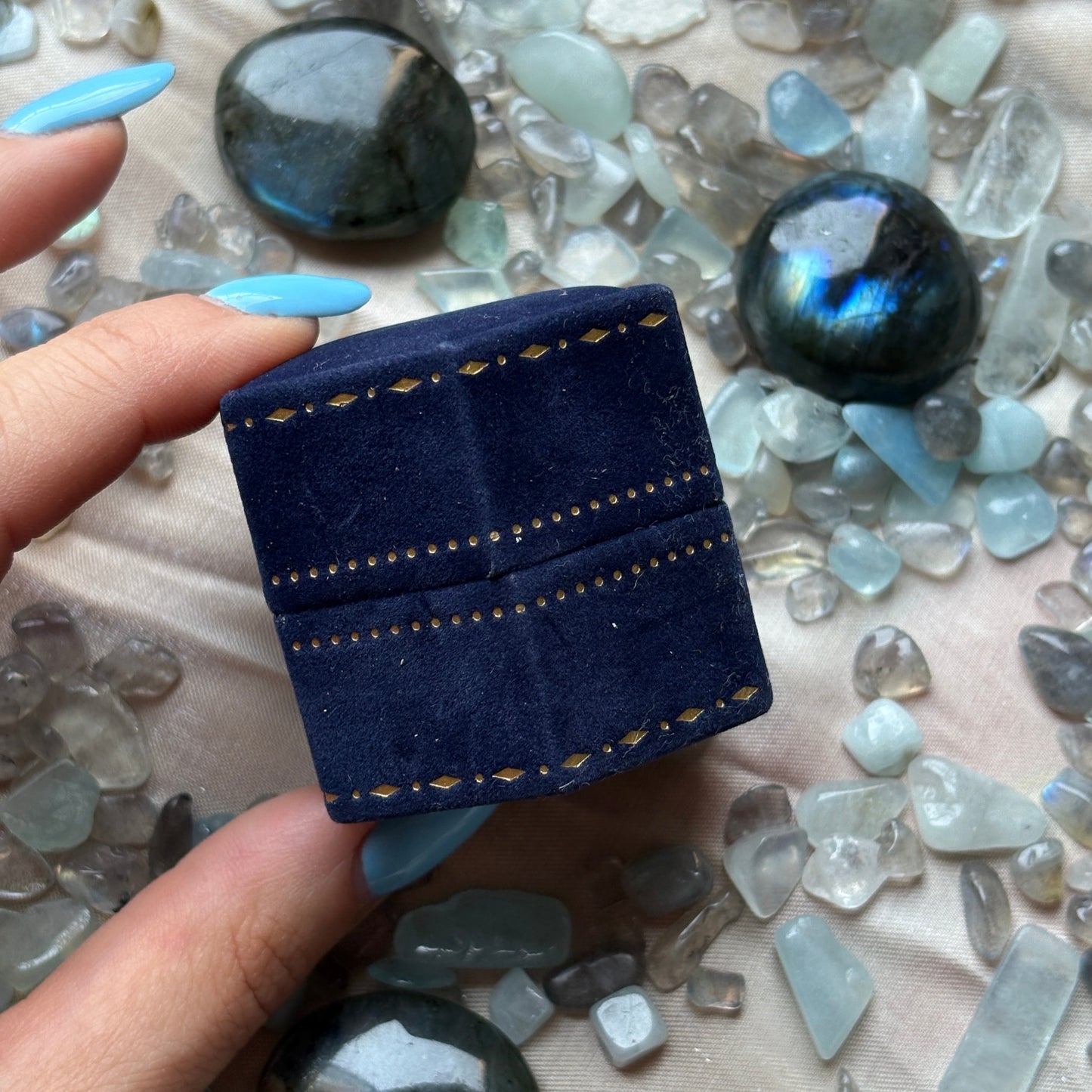 Scatolina esagonale per anelli