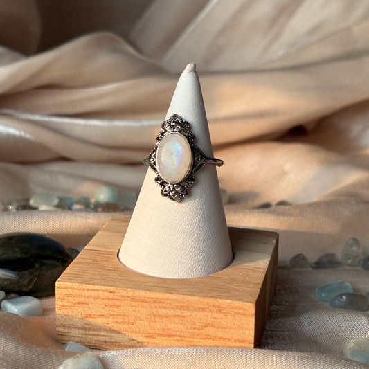 Anello con Labradorite bianca