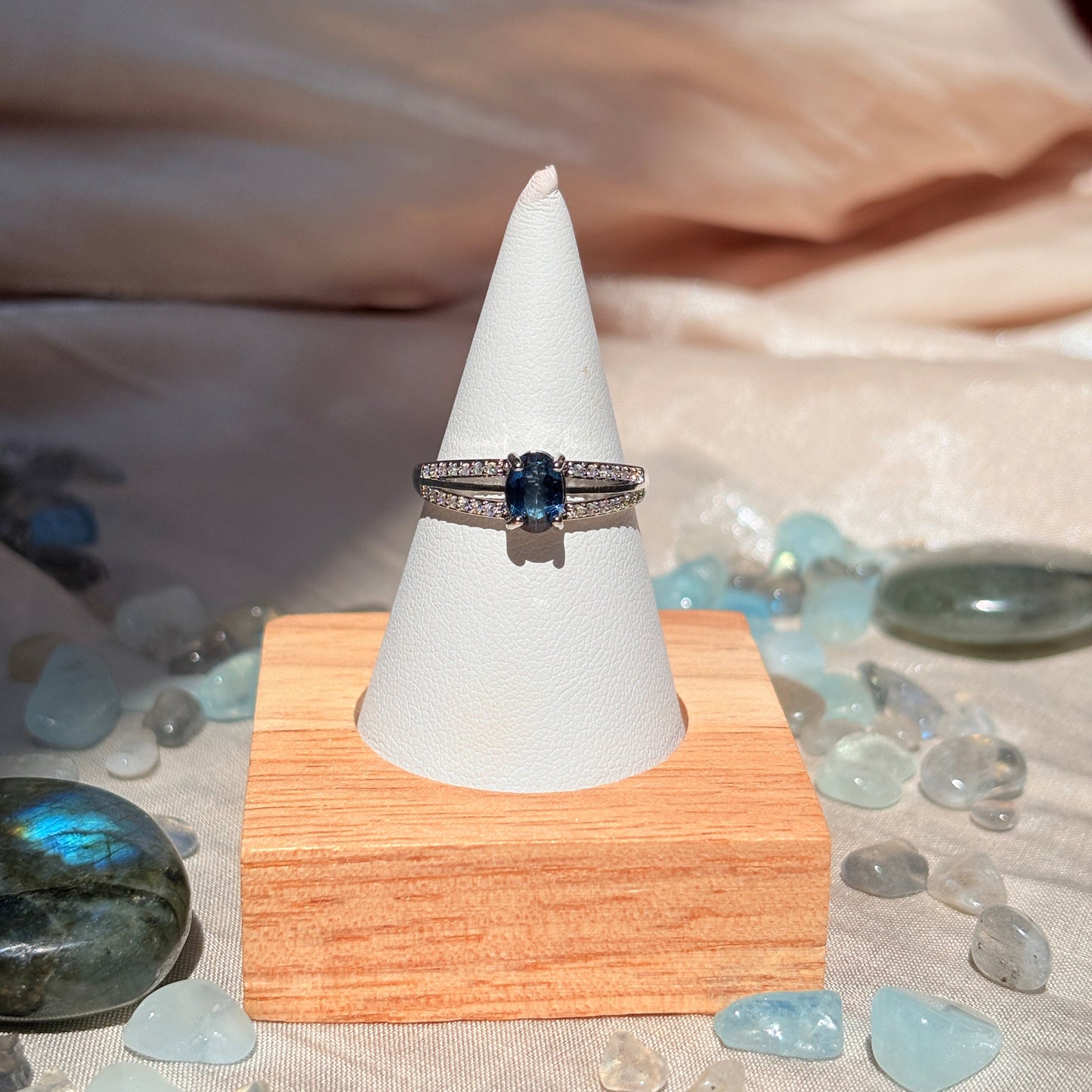 Anello con Topazio